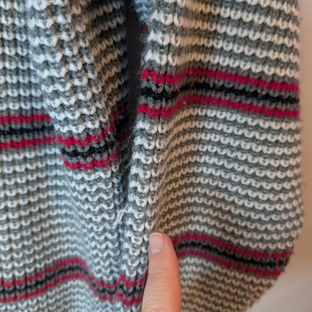 Vintage St. John’s Bay Striped Knit Sweater Grey Red Size Small - Picture 5 of 8